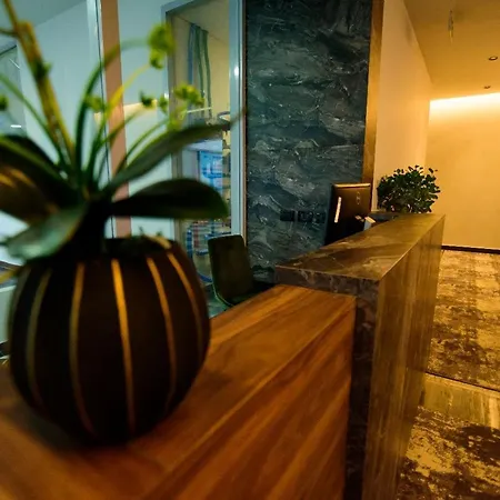 Hotel Zeneli *